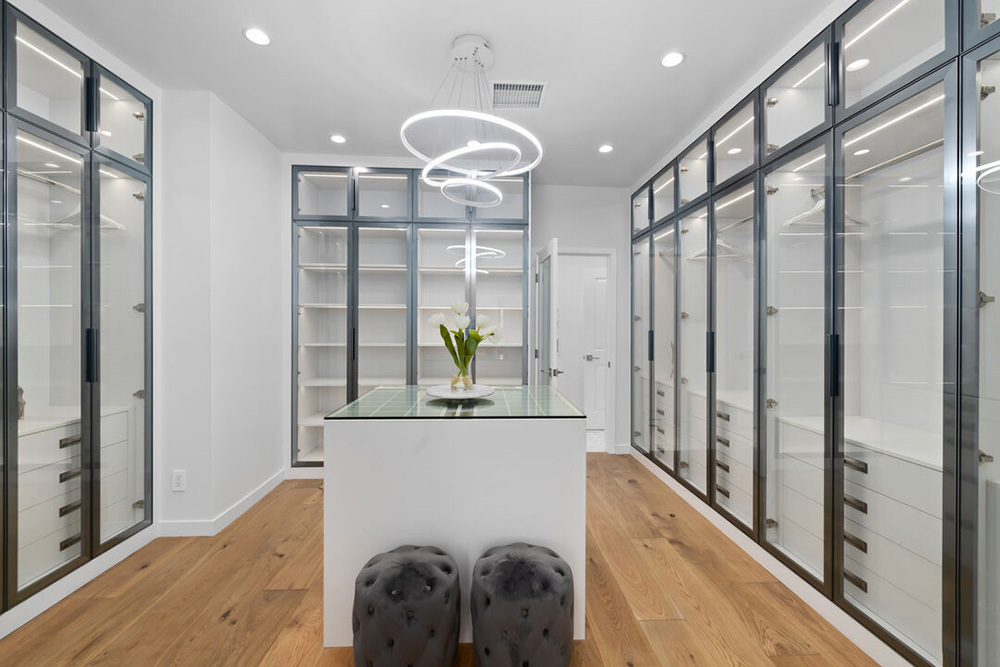 A Residential Project Located in Los Angeles, USA. With Luxury and Stylish Cabinet Highlighting the Interior Decoration of This Villa. 