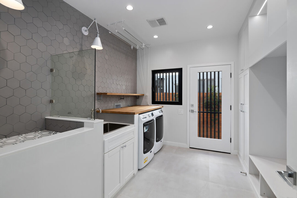 A Residential Project Located in Los Angeles, USA. With Luxury and Stylish Cabinet Highlighting the Interior Decoration of This Villa. 